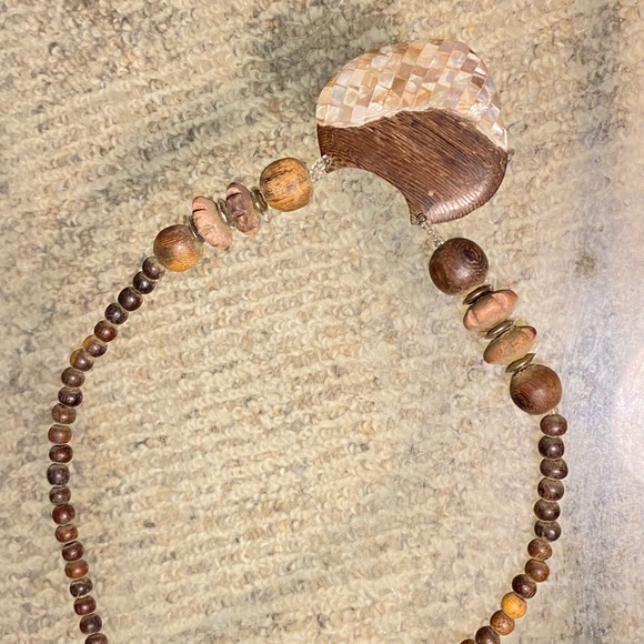 Interesting beachy boho necklace - Picture 3 of 7